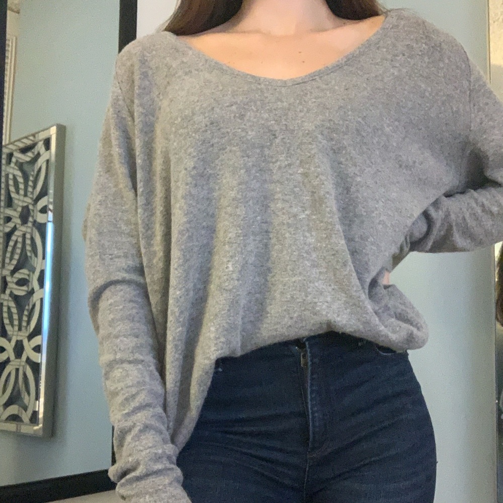 BRANDY MELVILLE GREY SWEATER